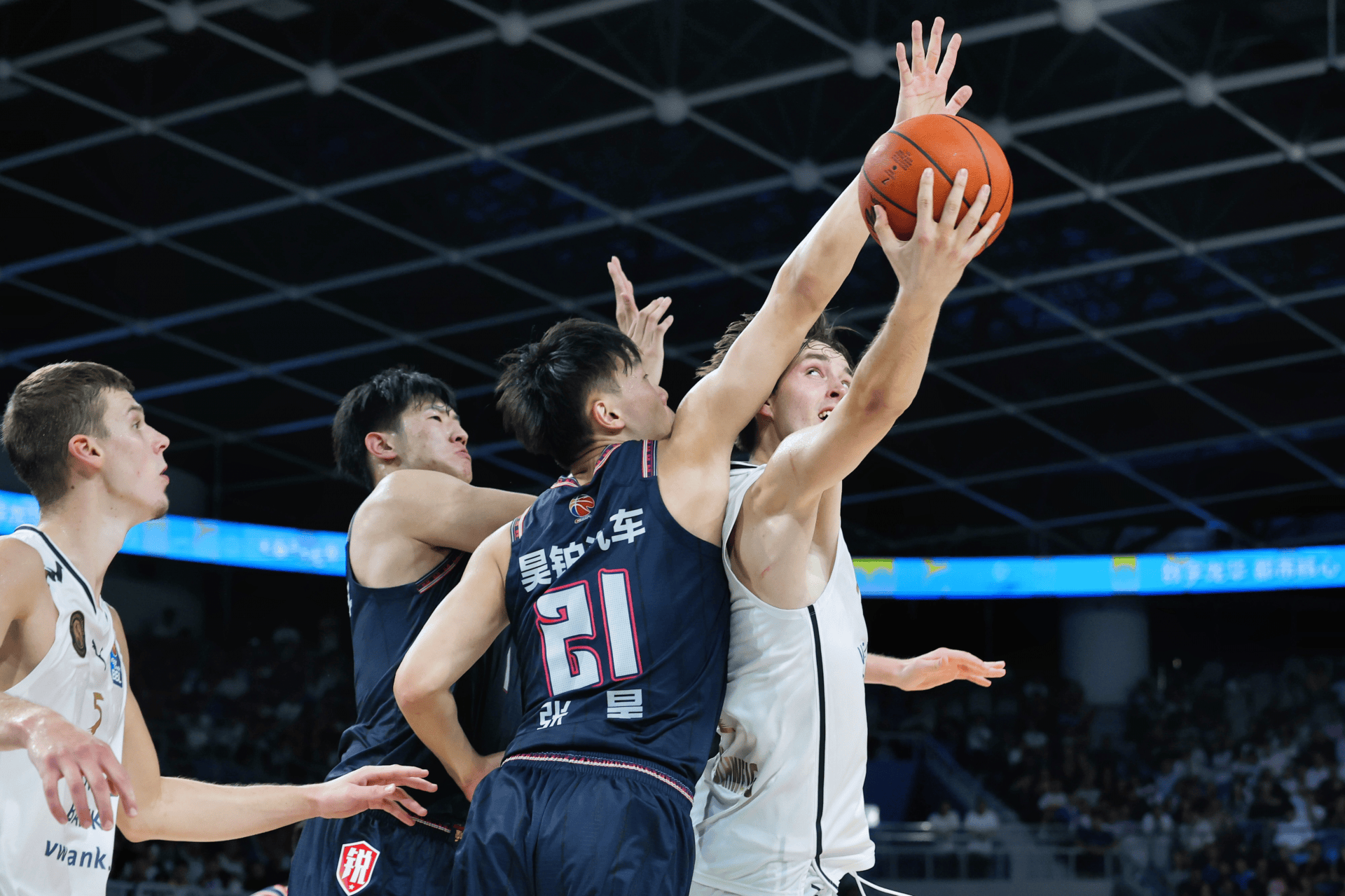 九游体育- 刚刚！赛前深圳男篮备战NBA总决赛转会期北京首钢复出首秀，赛前切尔西调整名单以备足总杯